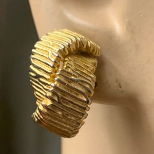 VINTAGE BRUTALIST MODERNIST CHUNKY GOLD RIBBED TEXTURED TWIST EARRINGS